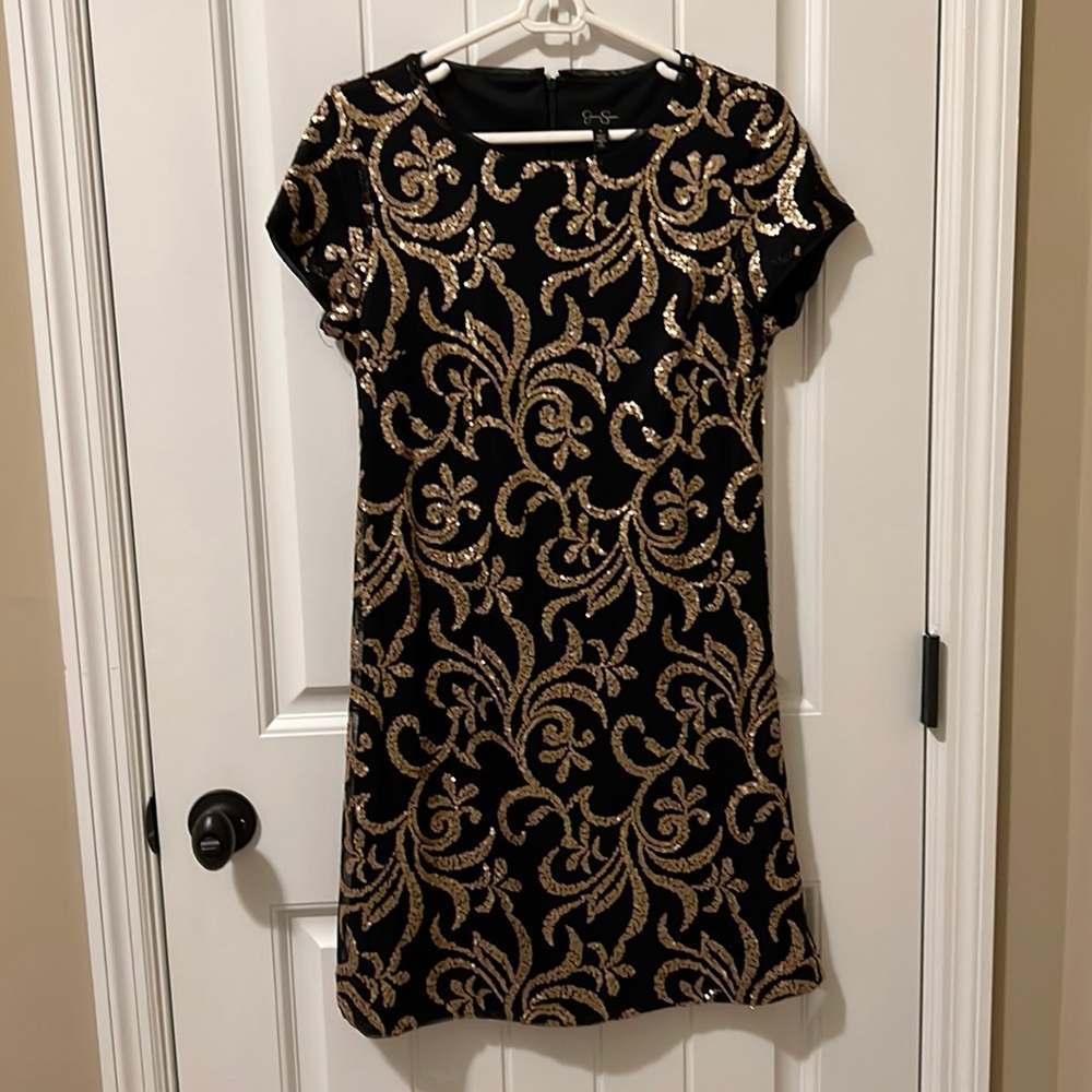 EUC size 4 Jessica Simpson gold sequins & black short sleeve dress (back zipper)